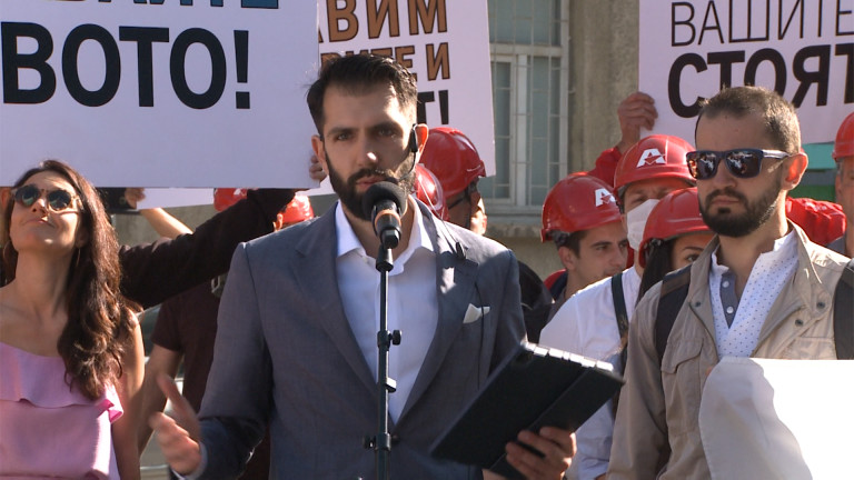 Артекс: Огорчени, възмутени, потресени продължаваме протестите