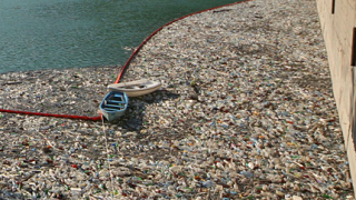 Десният бряг на язовир "Въча" отново замърсен