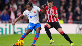 Френският футболист на Барселона Жюл Кунде е привлякъл вниманието на