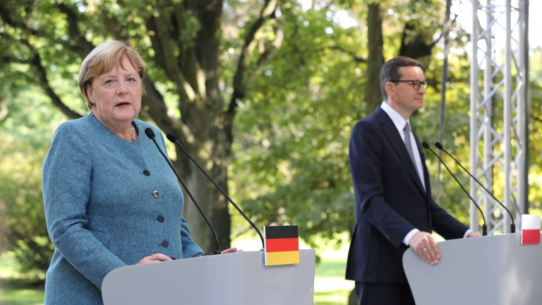 Меркел умолява Беларус да помага на мигрантите вместо да извършва "хибридни атаки"