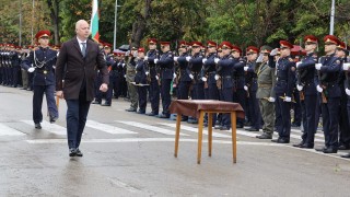 Желязков обеща вдигане на доходите в армията и през следващите години