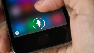 Виртуалният асистент на Apple спира да слуша разговорите на потребителите