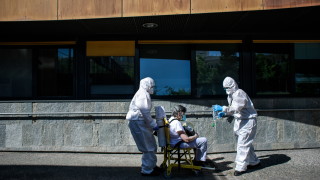 Над 900 нови случая на коронавирус изглежда са били неправилно