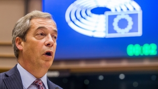 Европарламентът да покани Доналд Тръмп, призова Фараж