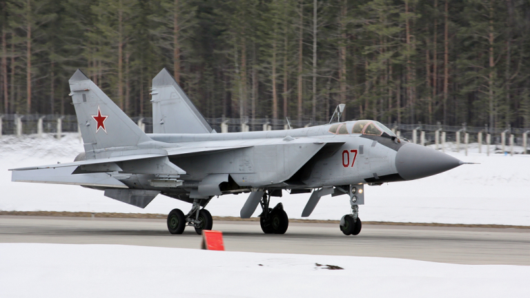 Руски МиГ-31 се  разби по време на тренировъчен полет в Сибир