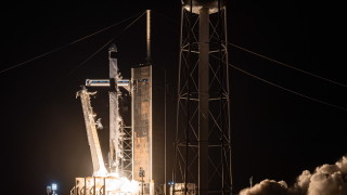 SpaceX отново отложи разкачването на кораба Crew Dragon от Международната космическа