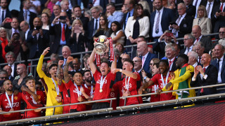 От Манчестър Юнайтед са получили срок до понеделник да представят официалната