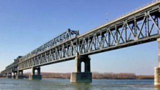 Не изискват разрешение за работа от строителите на Дунав мост