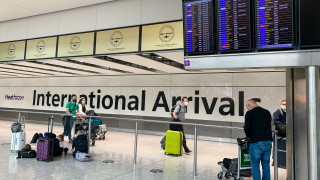 Срив на системата за граничен контрол блокира летищата във Великобритания