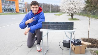 19-годишен "засрами" Община Пловдив - направи работещо табло за градския транспорт