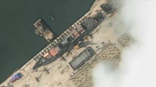 Ким Чен Ун иска строги наказания за проваленото пускане на боен кораб на вода
