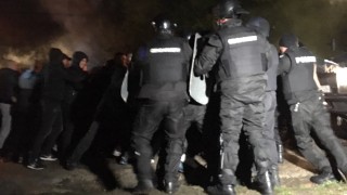 Сблъсъци и ранени на многохиляден протест в Габрово 