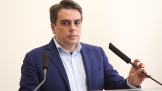 Вицепремиерът и финансов министър Асен Василев няма да дава пари