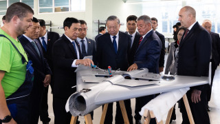 Държавният глава Румен Радев посети днес заедно с генералния секретар