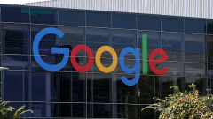 Защо се сринаха акциите на компанията майка на Google