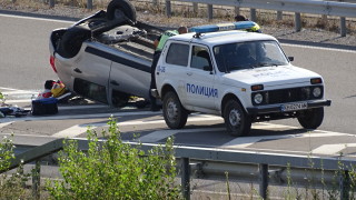 Кола се обърна на АМ Струма до Бобошево извадени са