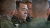  Медведев упреква НАТО в открита борба с Русия и дава обещание всички врагове да бъдат победени 