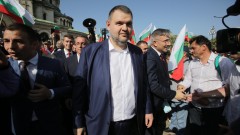 Пеевски ще гласува срещу премиера олигарх Иво Прокопиев
