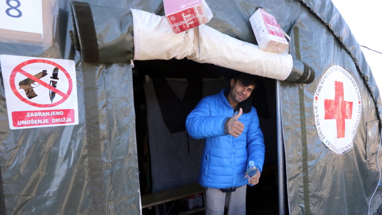 Албания е новият път на мигрантите към ЕС, иска помощ от "Фронтекс"
