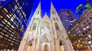 Полицията в Ню Йорк арестува мъж влязъл с бензин в