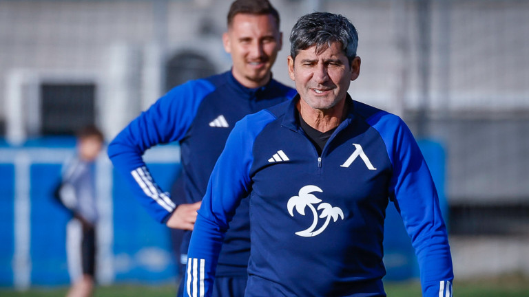 Треньорът на Левски - Николай Костов - проведе дълъг разговор