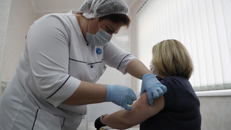Приключи ваксинацията в домовете за възрастни хора в София