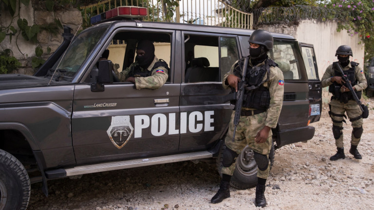 Въоръжени мъже откриха огън по журналисти пред болница в Хаити