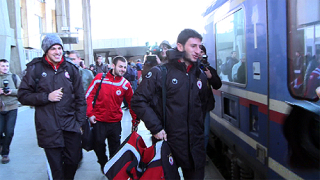 Играчите на ЦСКА не искат влак, тръгнаха пеша от Микрево