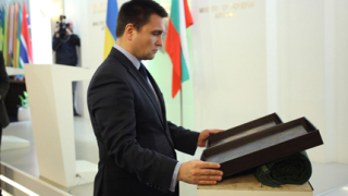 Върнахме на Украйна две икони