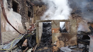 Пожар унищожи барака в пловдивското село Войводино съобщи МВР Изпепелената