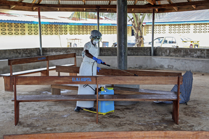 За първи път изпробваха експериментална ваксина срещу ебола в Африка