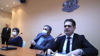Търговските вериги зоват клиентите си да спазват дистанция