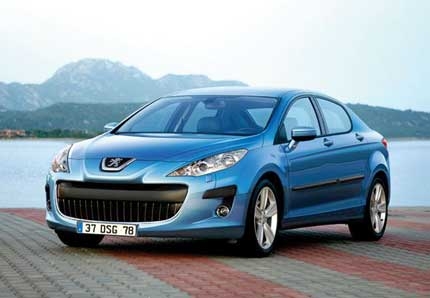 Печалбата на Peugeot-Citroen спада наполовина през 2011 г.
