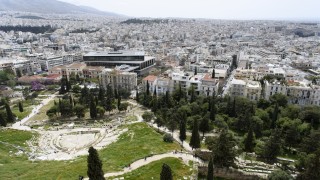 Забрана да излизат от Гърция за двете жени, залели с олио артефакти