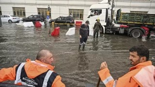Дъждът който започна в сутрешните часове в Истанбул засегна най вече
