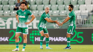 Въпреки ангажиментите около сблъсъка с Шкендия в Лудогорец не спират