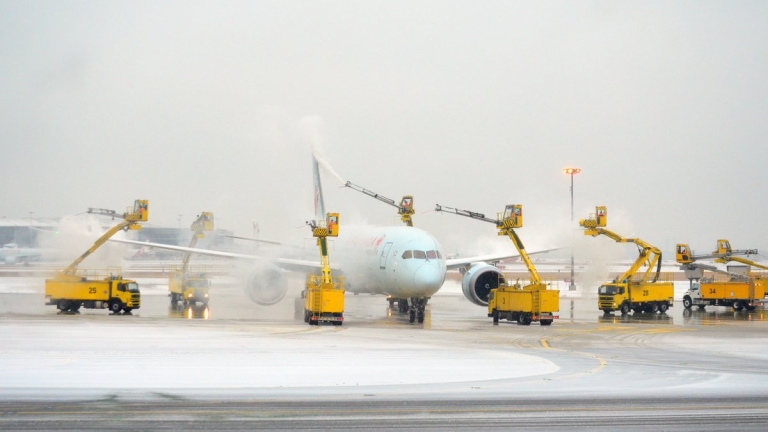 Ледени дъждове отмениха стотици полети в Канада