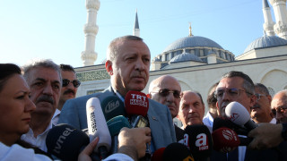 Ердоган припадна по време на молитва