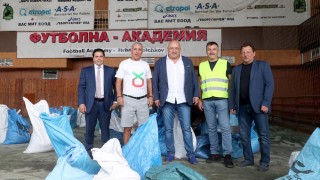 Министърът на спорта Красен Кралев инспектира ремонтните дейности на спортна зала