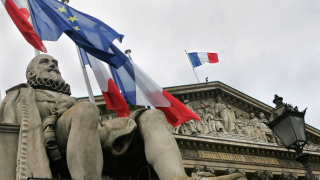Сенатът на Франция гласува за премахване на държавната медицинска помощ за имигрантите