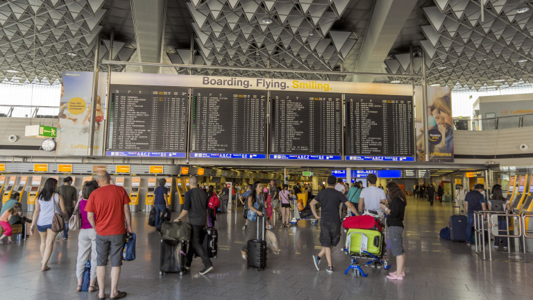 Летището във Франкфурт търси работници от България срещу заплата от €30 000