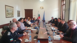 Спешни действия за защита на служителите в местата за затворите