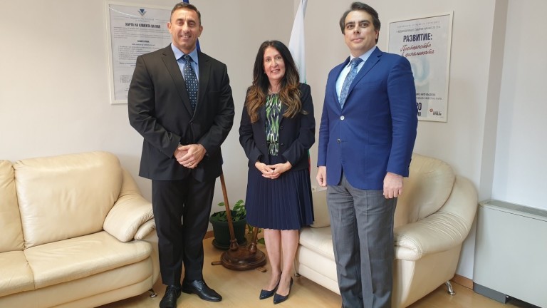Финансовият министър Асен Василев проведе среща с посланика на Съединените