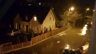 Бурята Елинор застигна Великобритания Заради ураганния вятър властите на Острова
