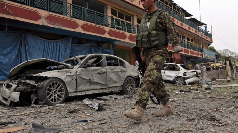 Десетки загинали и ранени при сблъсъци в Афганистан 