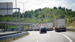Спират движението на тирове над 12 т през прохода „Петрохан“