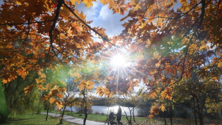 Днес ще преобладава слънчево време с разкъсана средна и висока