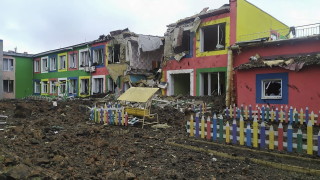 В Славянск Донецка област шестима души бяха ранени след въздушен