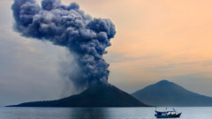 Индонезия обяви най-висока степен на тревога заради изригване на вулкан