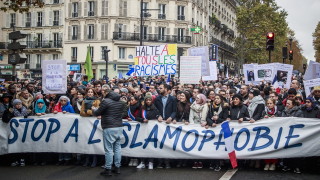 Хиляди на марш срещу ислямофобията в Париж 